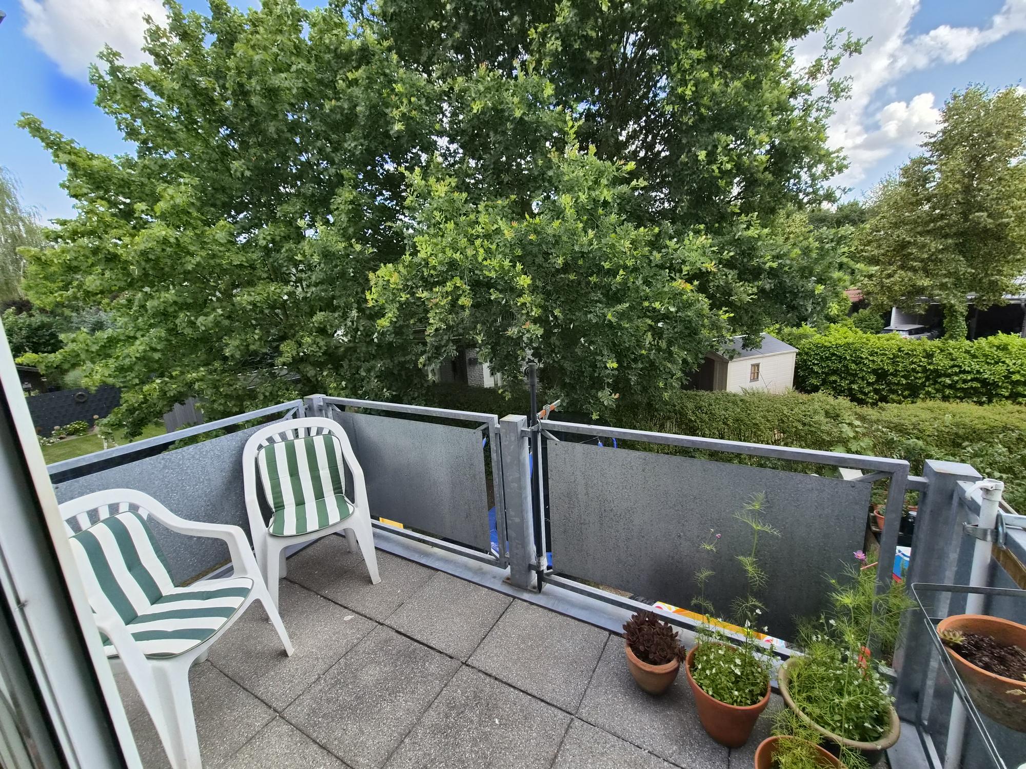 Balkon mit Grünblick