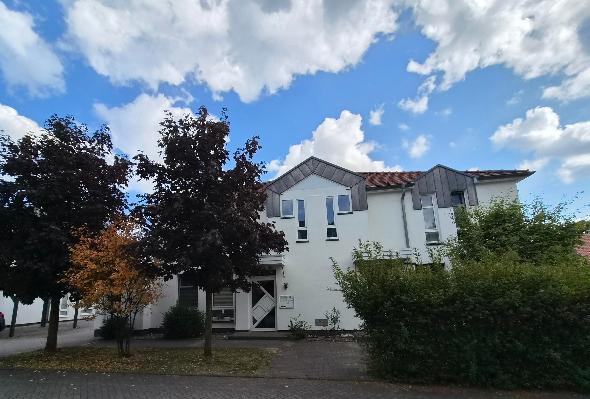 Vermietete Oberwohnung mit Balkon, Carport und Dachbodenbereich in Vechta
