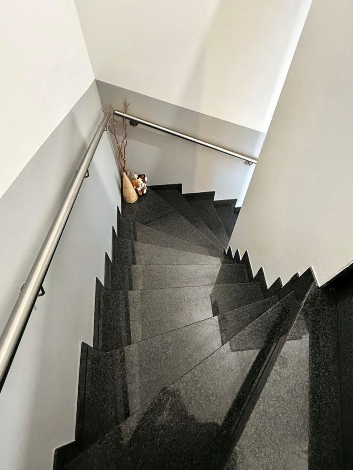 Treppe ins Obergeschoss