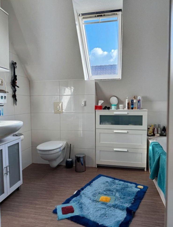 Badezimmer — WC & Waschbereich